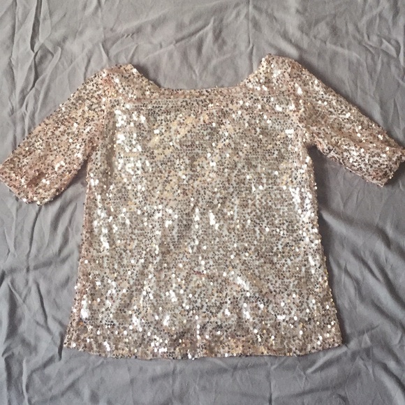 Adorable rose gold sequin top - Picture 3 of 3